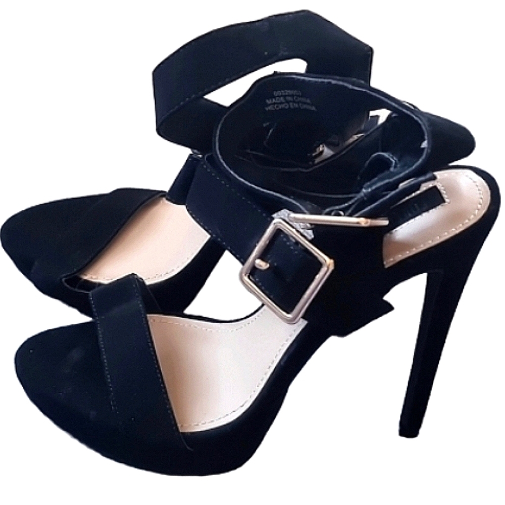 Forever 21 new Velvet Heel